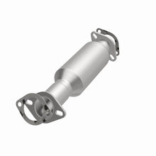 Load image into Gallery viewer, Magnaflow Catalytic Converter Direct Fit Magnaflow 06-08 Hyundai Sonata 2.4L Direct Fit Converter
