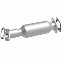 Load image into Gallery viewer, Magnaflow Catalytic Converter Direct Fit Magnaflow 06-08 Hyundai Sonata 2.4L Direct Fit Converter