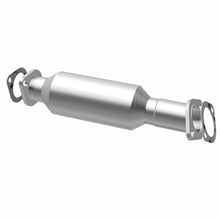 Load image into Gallery viewer, Magnaflow Catalytic Converter Direct Fit Magnaflow 06-08 Hyundai Sonata 2.4L Direct Fit Converter