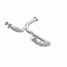 Load image into Gallery viewer, Magnaflow Catalytic Converter Direct Fit Magnaflow 07-08 Chevrolet Silverado 1500 4.3L Direct Fit Converter