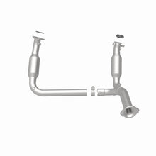 Load image into Gallery viewer, Magnaflow Catalytic Converter Direct Fit Magnaflow 07-08 Chevrolet Silverado 1500 4.3L Direct Fit Converter