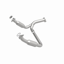 Load image into Gallery viewer, Magnaflow Catalytic Converter Direct Fit Magnaflow 07-08 Chevrolet Silverado 1500 4.3L Direct Fit Converter