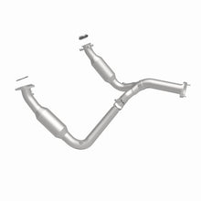 Load image into Gallery viewer, Magnaflow Catalytic Converter Direct Fit Magnaflow 07-08 Chevrolet Silverado 1500 4.3L Direct Fit Converter