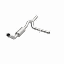 Load image into Gallery viewer, Magnaflow Catalytic Converter Direct Fit Magnaflow 07-08 Ford F-150 4.6L Direct Fit Converter