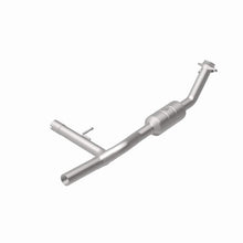 Load image into Gallery viewer, Magnaflow Catalytic Converter Direct Fit Magnaflow 07-08 Ford F-150 4.6L Direct Fit Converter