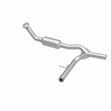 Load image into Gallery viewer, Magnaflow Catalytic Converter Direct Fit Magnaflow 07-08 Ford F-150 4.6L Direct Fit Converter
