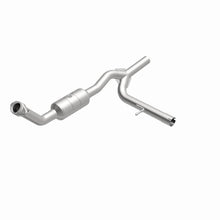 Load image into Gallery viewer, Magnaflow Catalytic Converter Direct Fit Magnaflow 07-08 Ford F-150 4.6L Direct Fit Converter