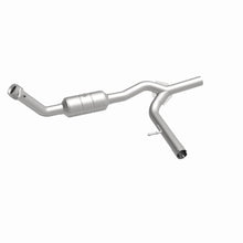 Load image into Gallery viewer, Magnaflow Catalytic Converter Direct Fit Magnaflow 07-08 Ford F-150 4.6L Direct Fit Converter