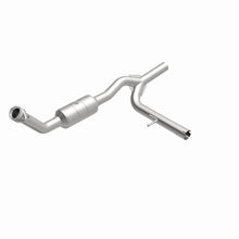 Load image into Gallery viewer, Magnaflow Catalytic Converter Direct Fit Magnaflow 07-08 Ford F-150 4.6L Direct Fit Converter