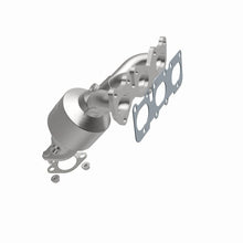 Load image into Gallery viewer, Magnaflow Catalytic Converter Direct Fit Magnaflow 07-09 Hyundai Santa Fe 3.3L Direct Fit Converter
