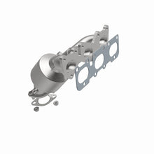 Load image into Gallery viewer, Magnaflow Catalytic Converter Direct Fit Magnaflow 07-09 Hyundai Santa Fe 3.3L Direct Fit Converter