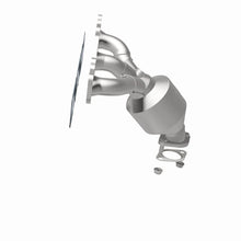 Load image into Gallery viewer, Magnaflow Catalytic Converter Direct Fit Magnaflow 07-09 Hyundai Santa Fe 3.3L Direct Fit Converter