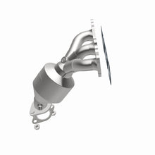 Load image into Gallery viewer, Magnaflow Catalytic Converter Direct Fit Magnaflow 07-09 Hyundai Santa Fe 3.3L Direct Fit Converter