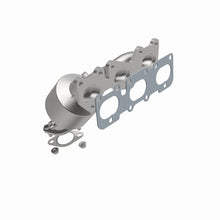 Load image into Gallery viewer, Magnaflow Catalytic Converter Direct Fit Magnaflow 07-09 Hyundai Santa Fe 3.3L Direct Fit Converter