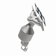Load image into Gallery viewer, Magnaflow Catalytic Converter Direct Fit Magnaflow 07-09 Hyundai Santa Fe 3.3L Direct Fit Converter