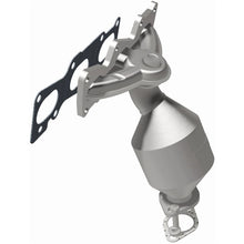 Load image into Gallery viewer, Magnaflow Catalytic Converter Direct Fit Magnaflow 07-09 Hyundai Santa Fe 3.3L Direct Fit Converter