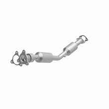 Load image into Gallery viewer, Magnaflow Catalytic Converter Direct Fit Magnaflow 08-11 Chevrolet HHR 2.2L Direct Fit Converter