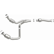 Load image into Gallery viewer, Magnaflow Catalytic Converter Direct Fit Magnaflow 09-14 Chevrolet Express 1500 4.3L Direct Fit Converter