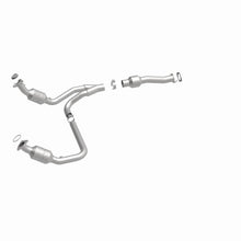 Load image into Gallery viewer, Magnaflow Catalytic Converter Direct Fit Magnaflow 09-14 Chevrolet Express 1500 4.3L Direct Fit Converter
