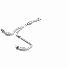Load image into Gallery viewer, Magnaflow Catalytic Converter Direct Fit Magnaflow 09-14 Chevrolet Express 1500 4.3L Direct Fit Converter