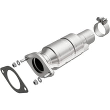 Load image into Gallery viewer, Magnaflow Catalytic Converter Direct Fit Magnaflow 11-12 Chevrolet Malibu 2.4L Direct Fit Converter
