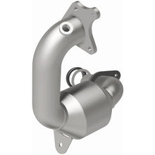 Load image into Gallery viewer, Magnaflow Catalytic Converter Direct Fit Magnaflow 11-13 Nissan Juke 1.6L Direct Fit Converter