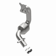 Load image into Gallery viewer, Magnaflow Catalytic Converter Direct Fit Magnaflow 11-13 Nissan Juke 1.6L Direct Fit Converter