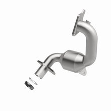 Load image into Gallery viewer, Magnaflow Catalytic Converter Direct Fit Magnaflow 11-13 Nissan Juke 1.6L Direct Fit Converter