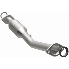 Load image into Gallery viewer, Magnaflow Catalytic Converter Direct Fit Magnaflow 11-13 Nissan Juke 1.6L Direct Fit Converter