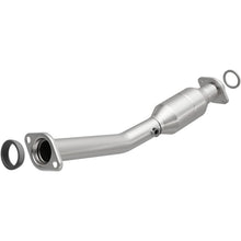 Load image into Gallery viewer, Magnaflow Catalytic Converter Direct Fit Magnaflow 11-13 Nissan Juke 1.6L Direct Fit Converter
