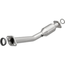 Load image into Gallery viewer, Magnaflow Catalytic Converter Direct Fit Magnaflow 11-13 Nissan Juke 1.6L Direct Fit Converter
