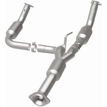 Load image into Gallery viewer, Magnaflow Catalytic Converter Direct Fit Magnaflow 12-17 Chevrolet Express 3500 6.0L Direct Fit Converter