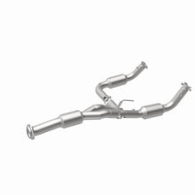 Load image into Gallery viewer, Magnaflow Catalytic Converter Direct Fit Magnaflow 12-17 Chevrolet Express 3500 6.0L Direct Fit Converter