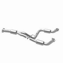 Load image into Gallery viewer, Magnaflow Catalytic Converter Direct Fit Magnaflow 12-17 Chevrolet Express 3500 6.0L Direct Fit Converter