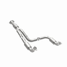 Load image into Gallery viewer, Magnaflow Catalytic Converter Direct Fit Magnaflow 12-17 Chevrolet Express 3500 6.0L Direct Fit Converter