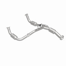 Load image into Gallery viewer, Magnaflow Catalytic Converter Direct Fit Magnaflow 12-17 Chevrolet Express 3500 6.0L Direct Fit Converter