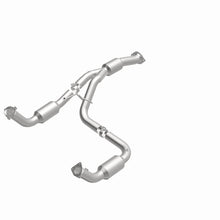 Load image into Gallery viewer, Magnaflow Catalytic Converter Direct Fit Magnaflow 12-17 Chevrolet Express 3500 6.0L Direct Fit Converter