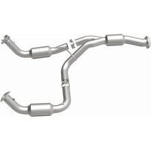 Load image into Gallery viewer, Magnaflow Catalytic Converter Direct Fit Magnaflow 12-17 Chevrolet Express 3500 6.0L Direct Fit Converter