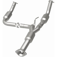 Load image into Gallery viewer, Magnaflow Catalytic Converter Direct Fit Magnaflow 12-17 Chevrolet Express 3500 6.0L Direct Fit Converter
