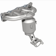 Load image into Gallery viewer, Magnaflow Catalytic Converter Direct Fit Magnaflow 13-17 Hyundai Santa Fe Sport 2.4L Direct Fit Cat Converter