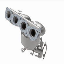 Load image into Gallery viewer, Magnaflow Catalytic Converter Direct Fit Magnaflow 14-16 Kia Forte 1.8L Direct Fit Cat Converter