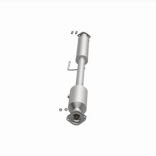 Load image into Gallery viewer, Magnaflow Catalytic Converter Direct Fit Magnaflow 14 Hyundai Sonata 2.4L Direct Fit Cat Converter