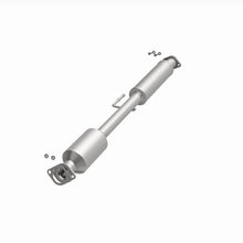 Load image into Gallery viewer, Magnaflow Catalytic Converter Direct Fit Magnaflow 14 Hyundai Sonata 2.4L Direct Fit Cat Converter