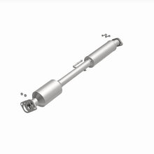 Load image into Gallery viewer, Magnaflow Catalytic Converter Direct Fit Magnaflow 14 Hyundai Sonata 2.4L Direct Fit Cat Converter