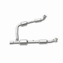 Load image into Gallery viewer, Magnaflow Catalytic Converter Direct Fit Magnaflow 2006 Ford E-250 5.4L Direct Fit Converter