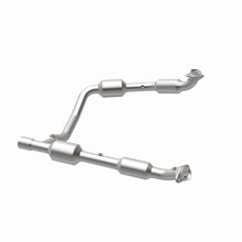 Load image into Gallery viewer, Magnaflow Catalytic Converter Direct Fit Magnaflow 2006 Ford E-250 5.4L Direct Fit Converter