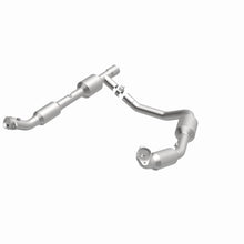 Load image into Gallery viewer, Magnaflow Catalytic Converter Direct Fit Magnaflow 2006 Ford E-250 5.4L Direct Fit Converter