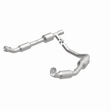 Load image into Gallery viewer, Magnaflow Catalytic Converter Direct Fit Magnaflow 2006 Ford E-250 5.4L Direct Fit Converter