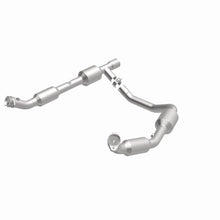 Load image into Gallery viewer, Magnaflow Catalytic Converter Direct Fit Magnaflow 2006 Ford E-250 5.4L Direct Fit Converter