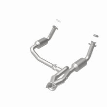 Load image into Gallery viewer, Magnaflow Catalytic Converter Direct Fit Magnaflow 2007 Chevrolet Silverado 1500 Classic 4.8L Direct Fit Converter
